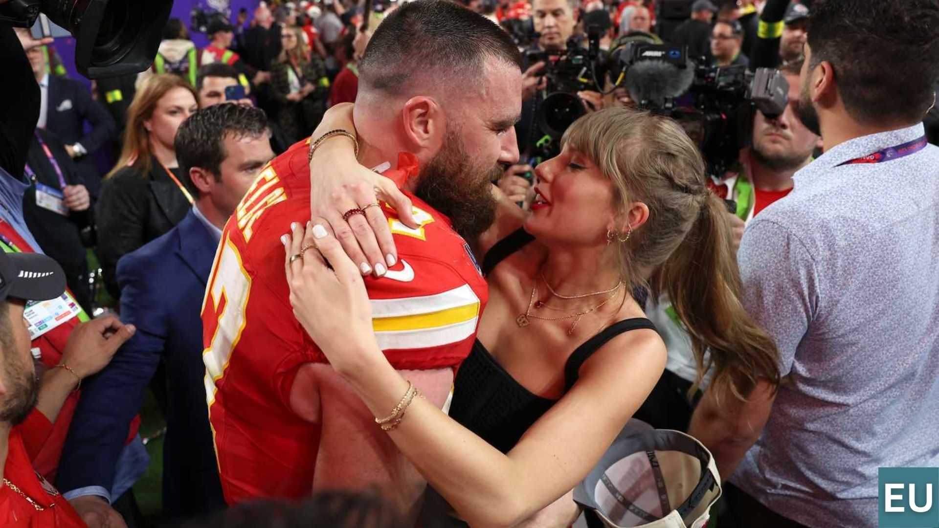 Taylor Swift and Travis Kelce Super Bowl Kiss,Taylor Swift and Travis Kelce